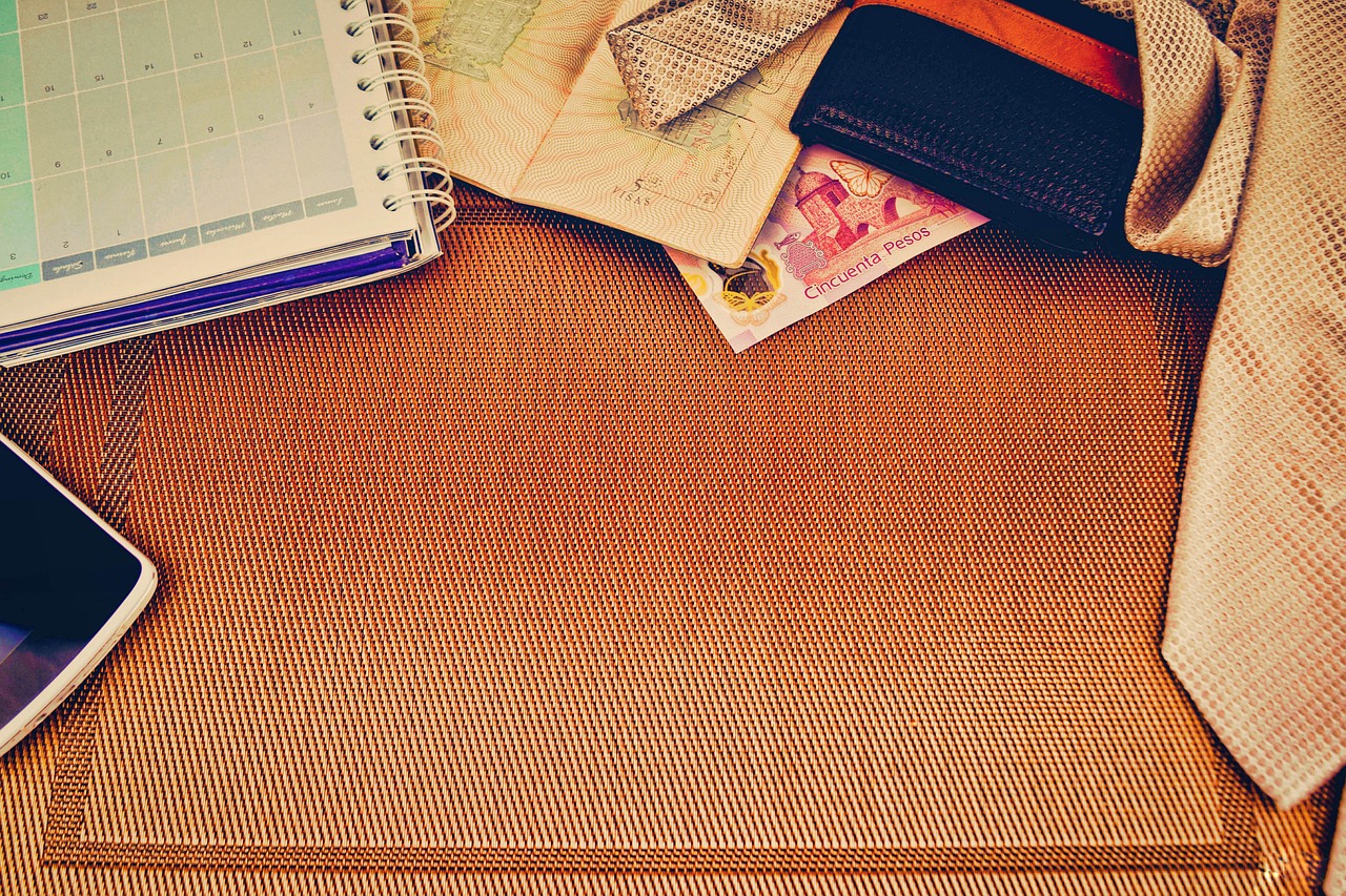 Immagine di una famiglia in vacanza con valigie, simbolo di viaggi con il bonus Legge 104.