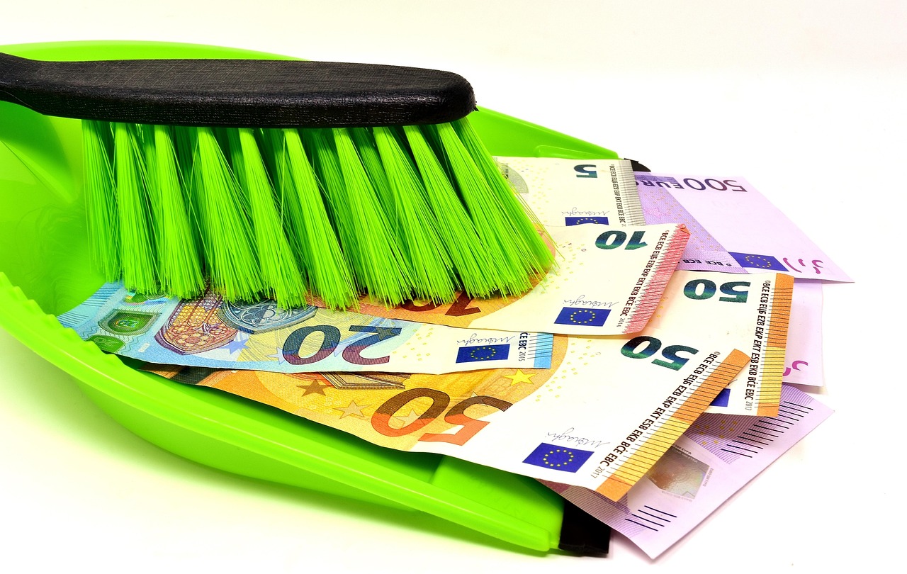 Immagine di un avvocato che spiega la nuova procedura per sfratti per affitti non pagati nel 2026.